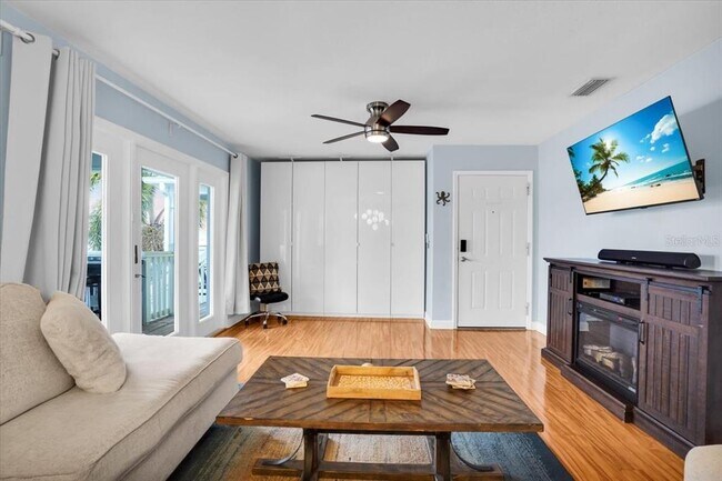 Building Photo - 101 Pompano Dr SE