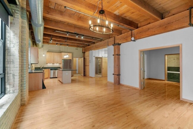 Building Photo - 607 Washington Ave S
