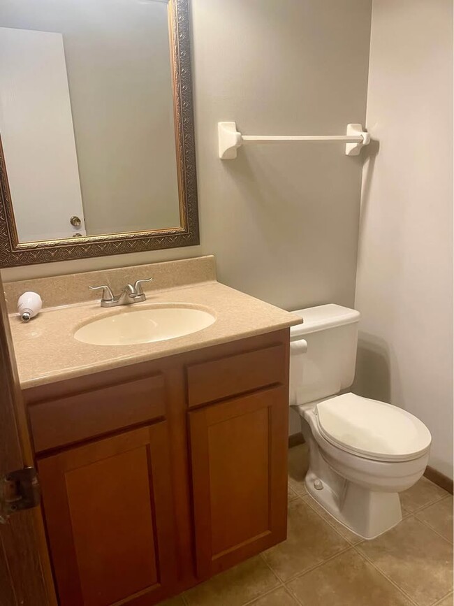 Guest Half Bath - 6379 Chippenhook Ct