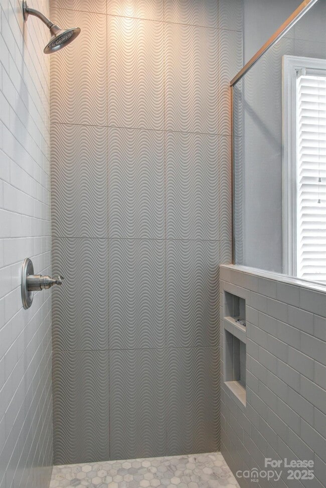 Building Photo - 10400 Orchid Hill Ln