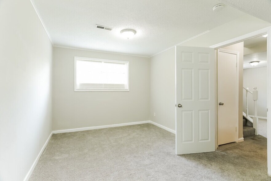 Building Photo - 232 Glenvalley Ln NW