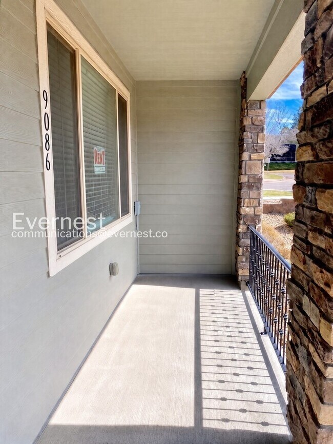 Building Photo - 2 Bed/2.5 Bath Town Home with Garage / Available Soon!