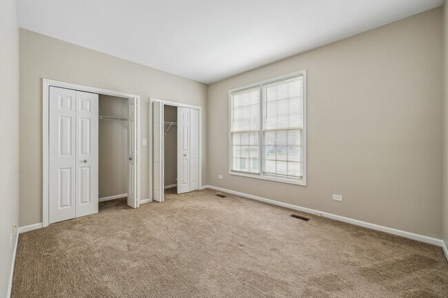 Building Photo - 5 Middlesex Ct