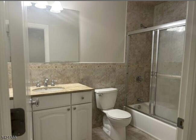 Building Photo - 46 Skymark Ct