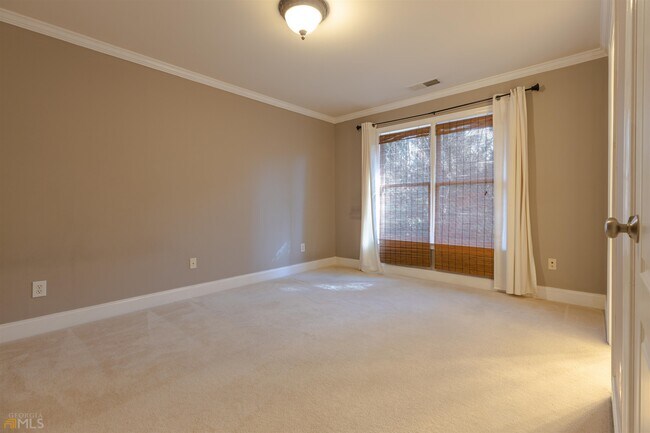 Building Photo - 3725 Paces Park Cir SE