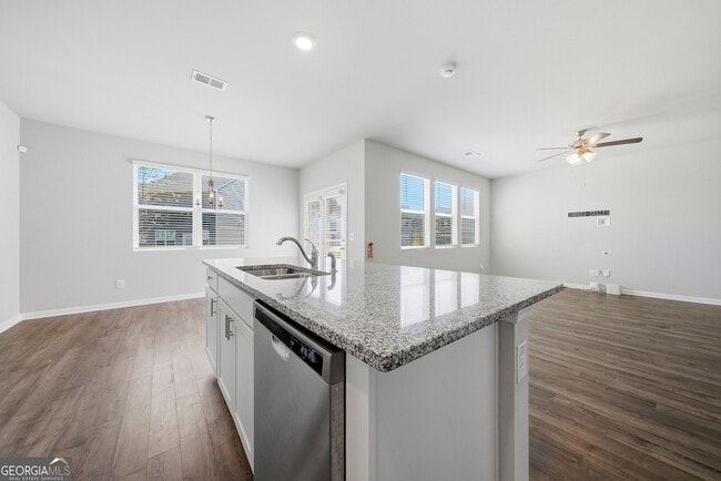 Building Photo - 59 Silver Birch Pass