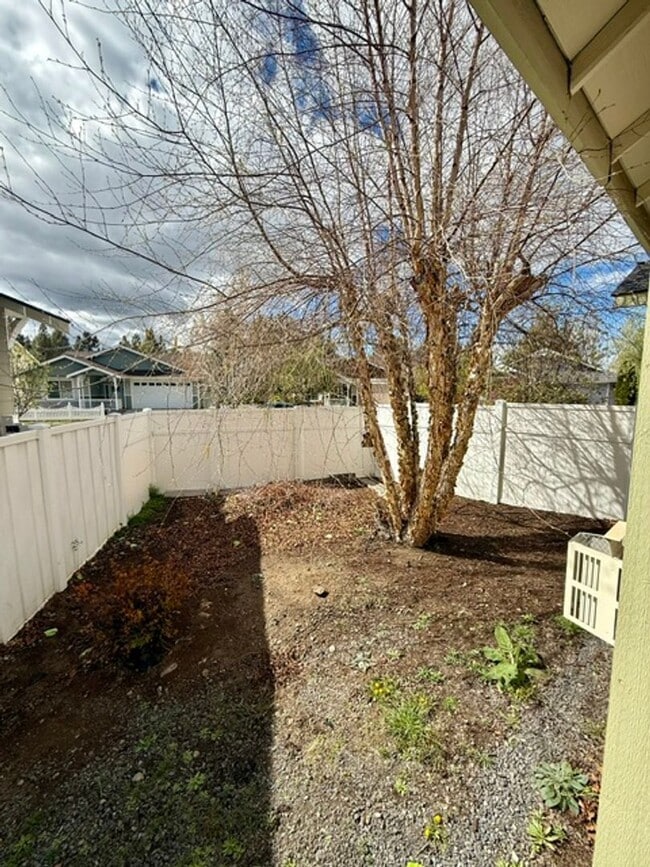 Building Photo - Charming 3-Bedroom Home in Peaceful 55+ Community!