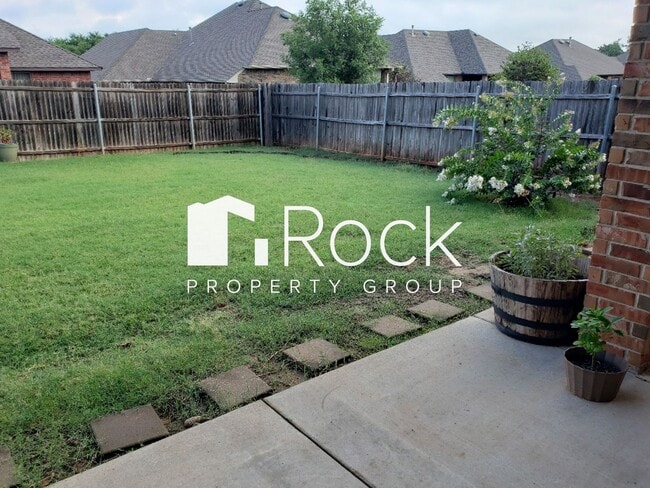 Building Photo - MOVE IN SPECIAL FOR JANUARY MOVE INS! 3 Bedroom, 2 Bath, 2 Car Garage - SELF TOURS AVAILABLE SOON!