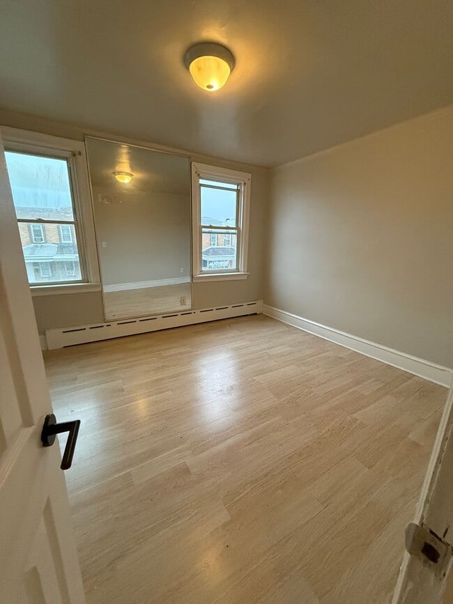 Building Photo - Bright 3BR Home in Tacony!