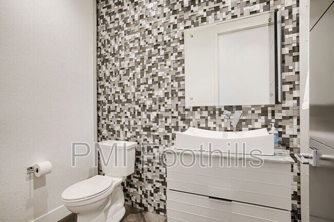 Building Photo - 2740 Hazel Ct