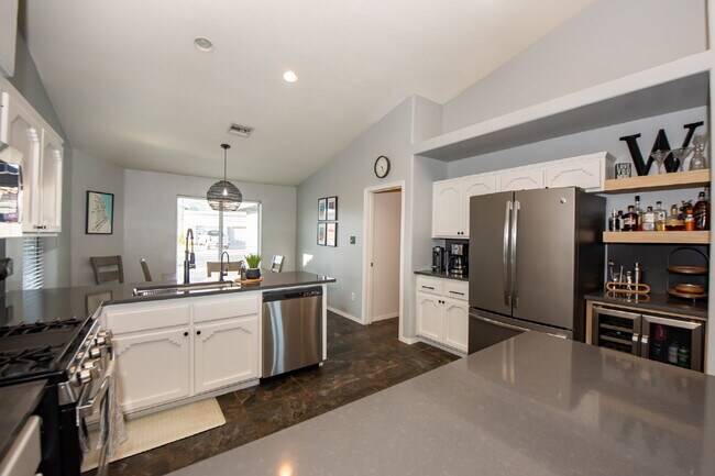 Building Photo - Spacious 3-Bedroom Oasis with Pool in Yuma...