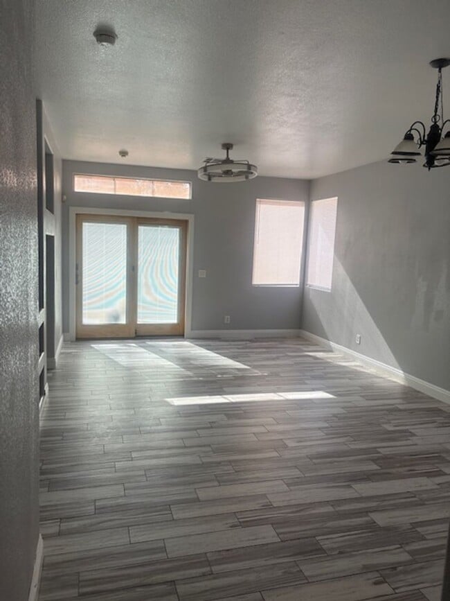 Building Photo - one story house with 3 bedrooms