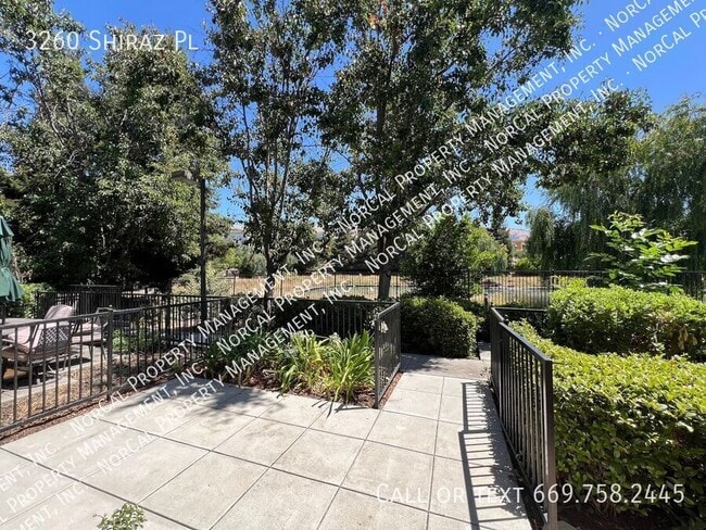 Building Photo - 3260 Shiraz Pl