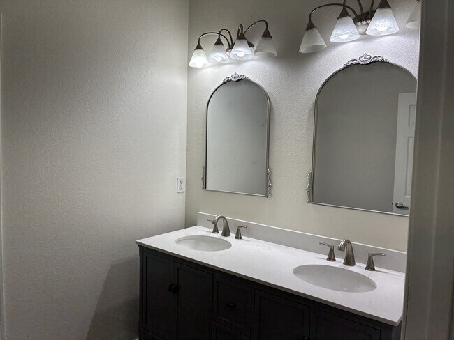 Building Photo - 3080 Lindero St