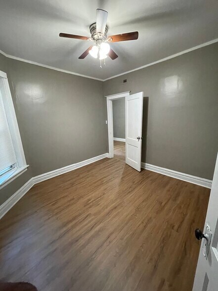 Building Photo - 6117 S Vernon Ave