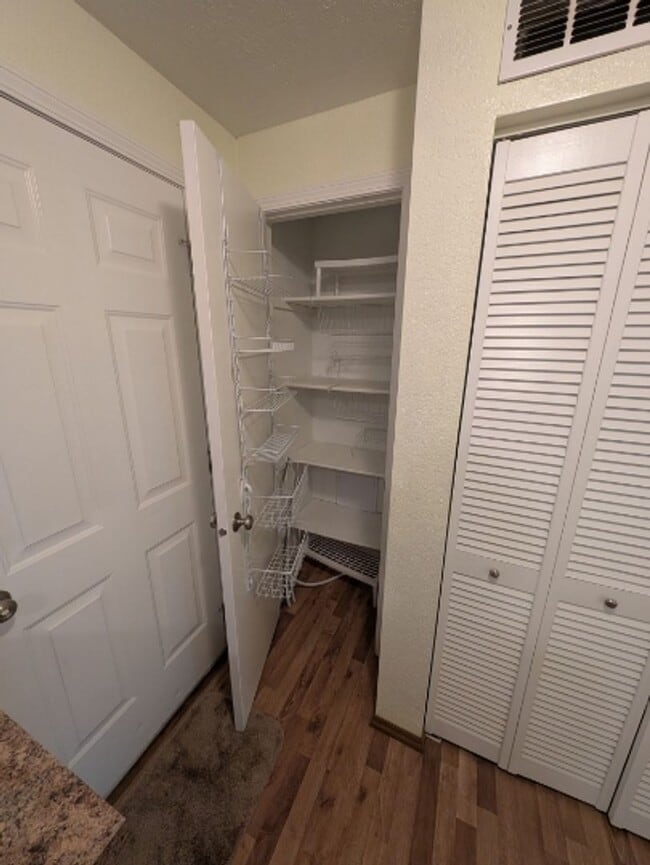 Building Photo - 2805 Lowridge Ct