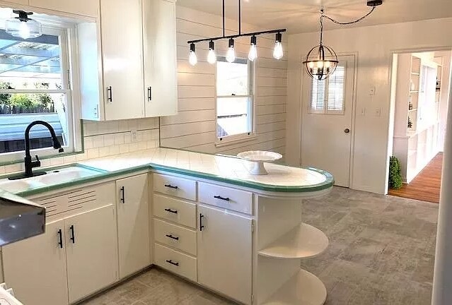 Building Photo - 1083 Thompson Ave