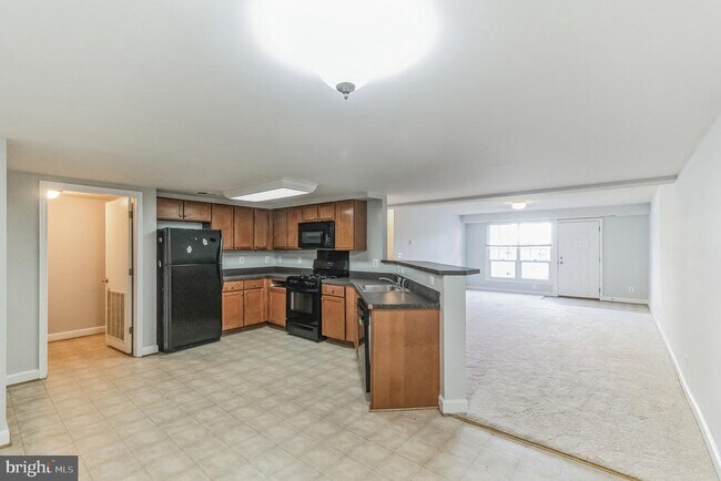 Building Photo - 1601 N Van Dorn St