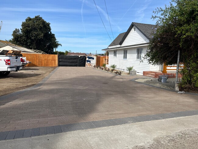 Building Photo - 2855 N Rose Ave