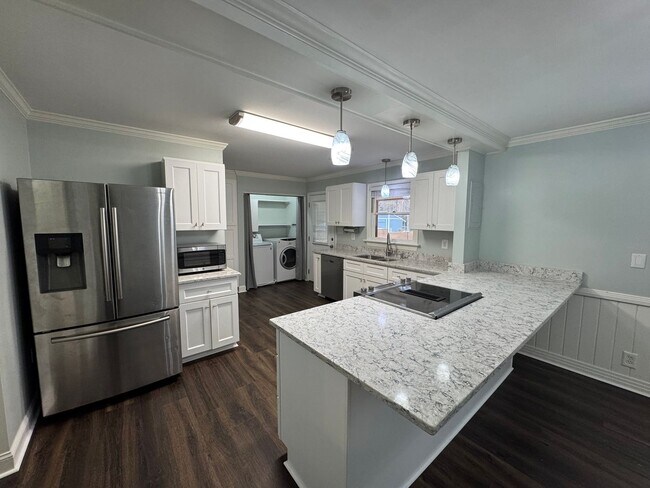 Building Photo - Cozy Home with Upgraded Finishes