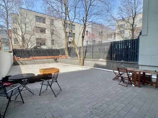 Building Photo - 320 Jefferson St