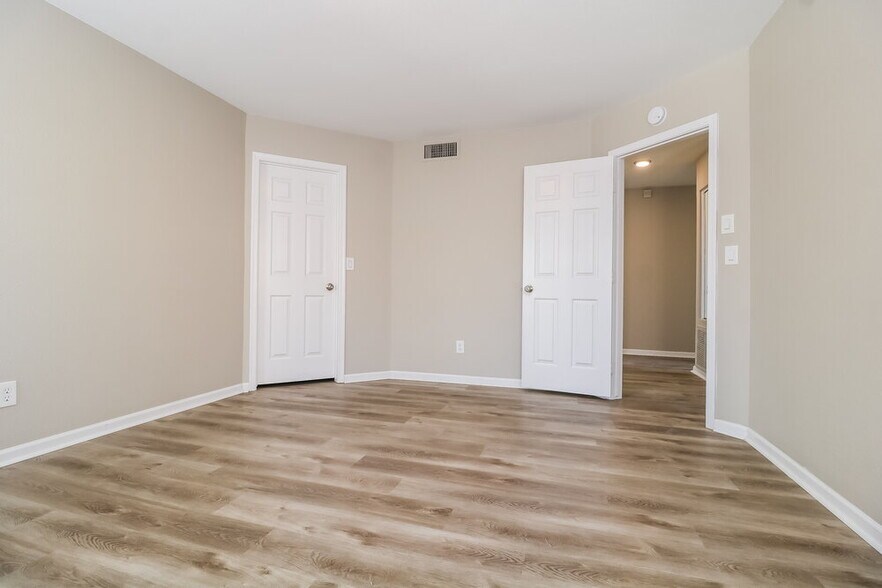 Building Photo - 6772 W Morrow Dr
