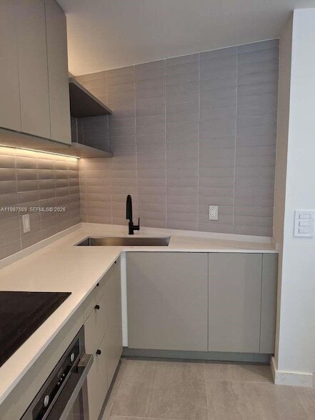 Building Photo - 2899 Collins Ave