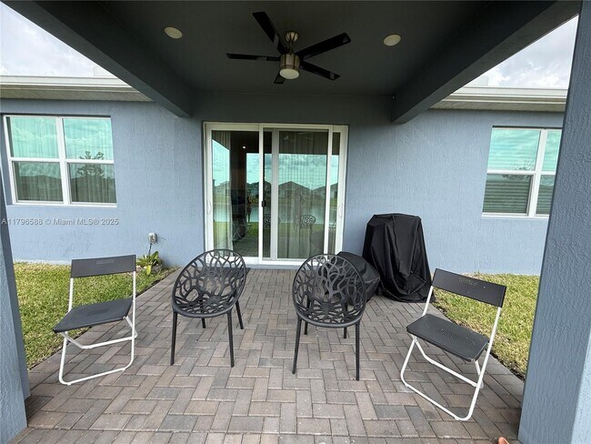 Building Photo - 10503 SW Orana Dr