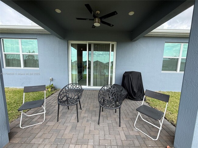 Building Photo - 10503 SW Orana Dr