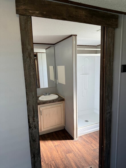 Building Photo - 202 Evelyn Ave