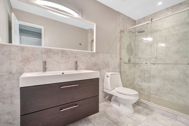 Building Photo - 111 Colyer Dr