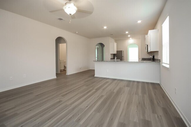 Building Photo - 25314 Shadowdale Dr