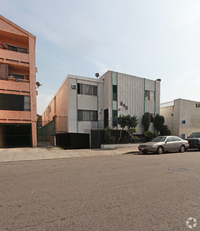 Building Photo - 840 S Carondelet St