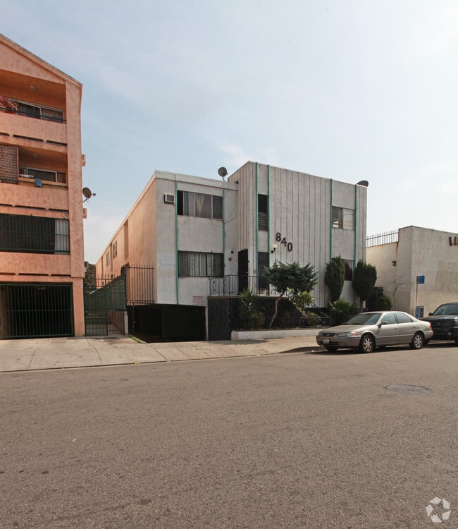 Building Photo - car840