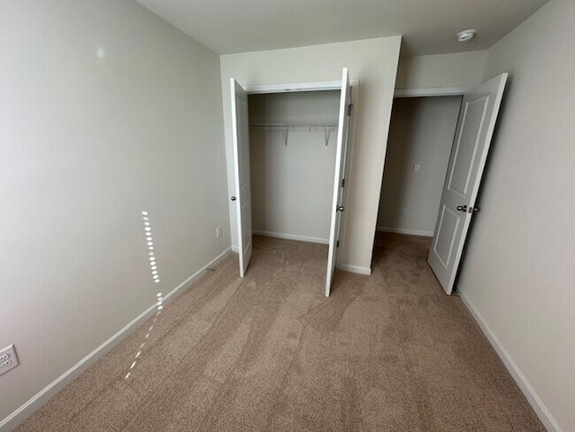 Building Photo - Graham