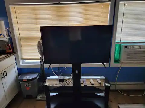 Building Photo - 202 W 1st St