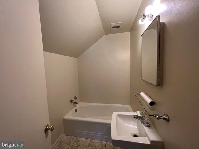 Building Photo - 212 Morton St