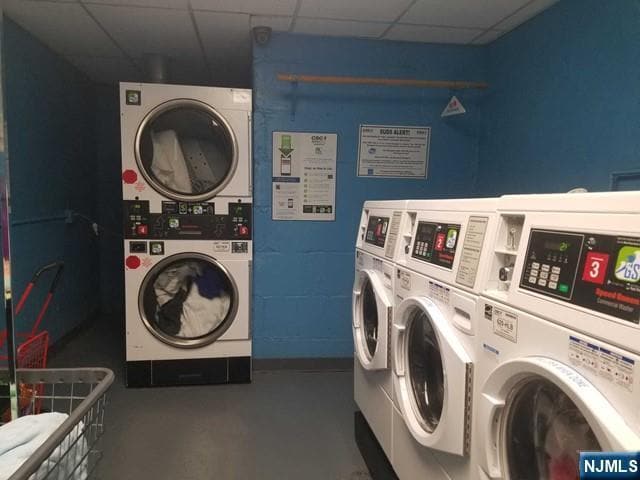 Building Photo - 2160 Center St