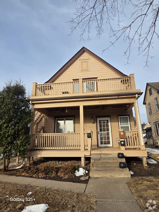 Building Photo - 2 bedroom 1 bath one level duplex in Minne...