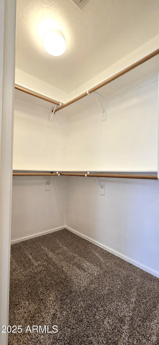 Building Photo - 4117 W Menadota Dr