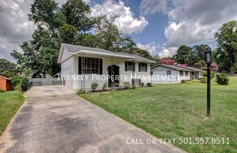 Building Photo - 13 Wesley Dr