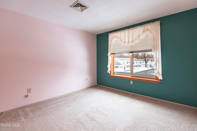 Building Photo - 43 Commons Dr