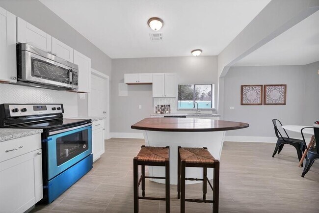 Building Photo - 4824 Avenue O 1/2