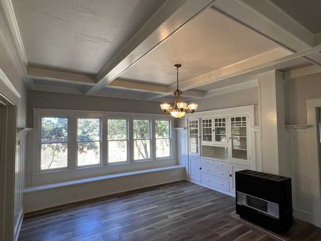 Building Photo - 1851 Magnolia Dr