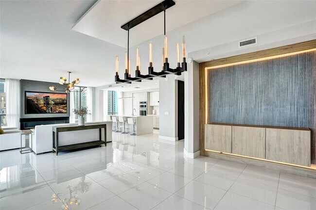 Building Photo - 100 E Las Olas Blvd