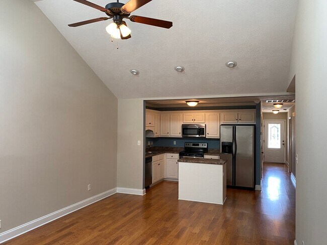 Building Photo - 817 Bryan Cir