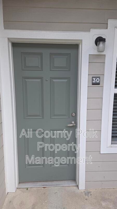 Building Photo - 915 Ariana St