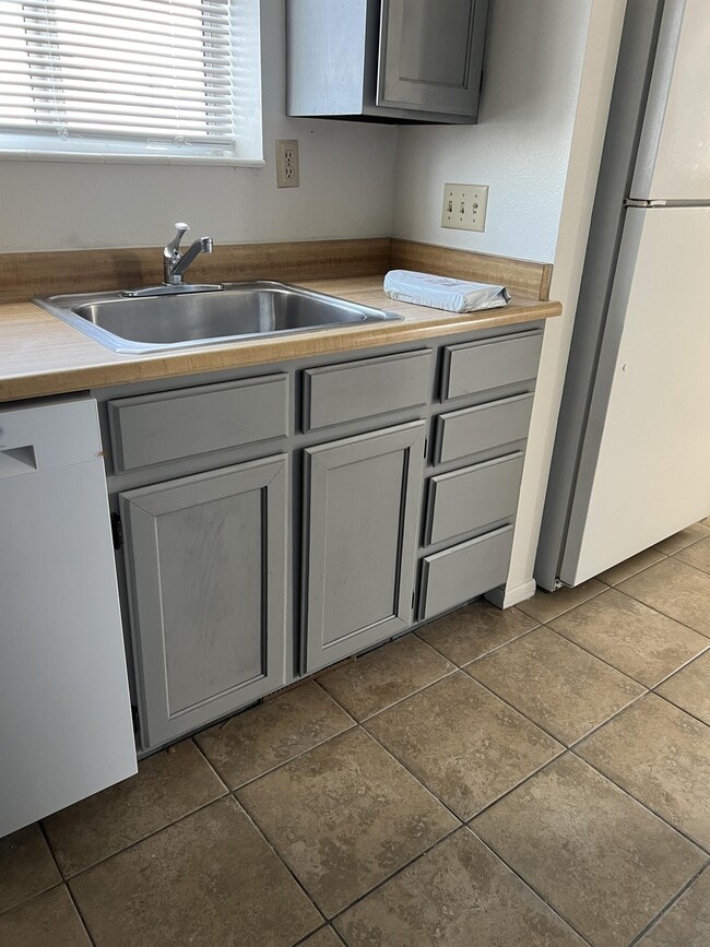 Building Photo - 307 N 1st St