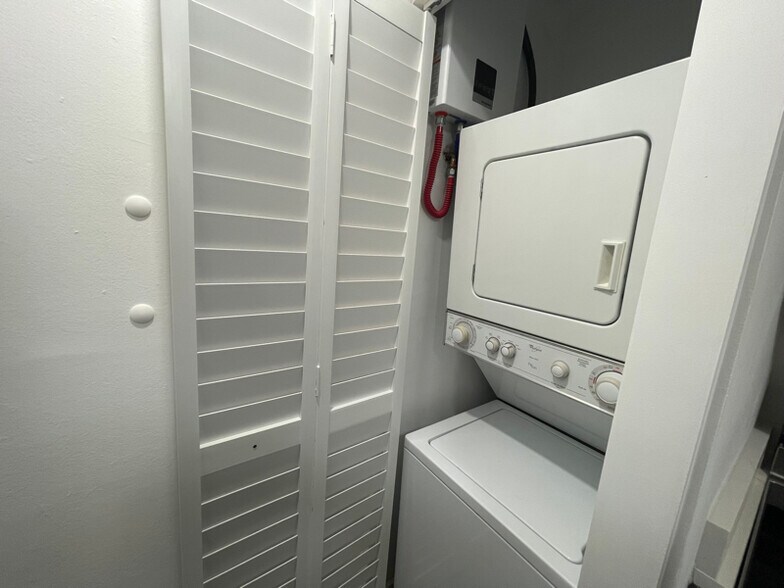 Building Photo - 7800 S Colony Cir