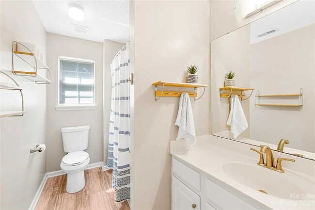 Building Photo - 5649 Winslow Ave NW